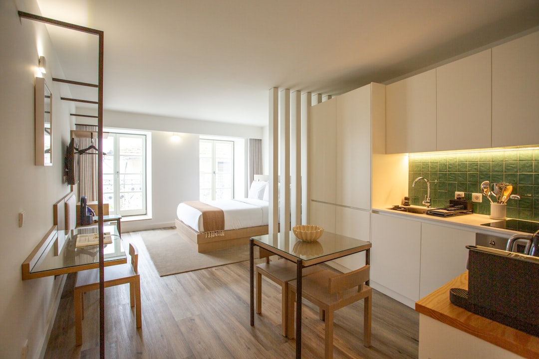 Jak funkcjonalnie urządzić kawalerkę — praktyczne porady i inspiracje