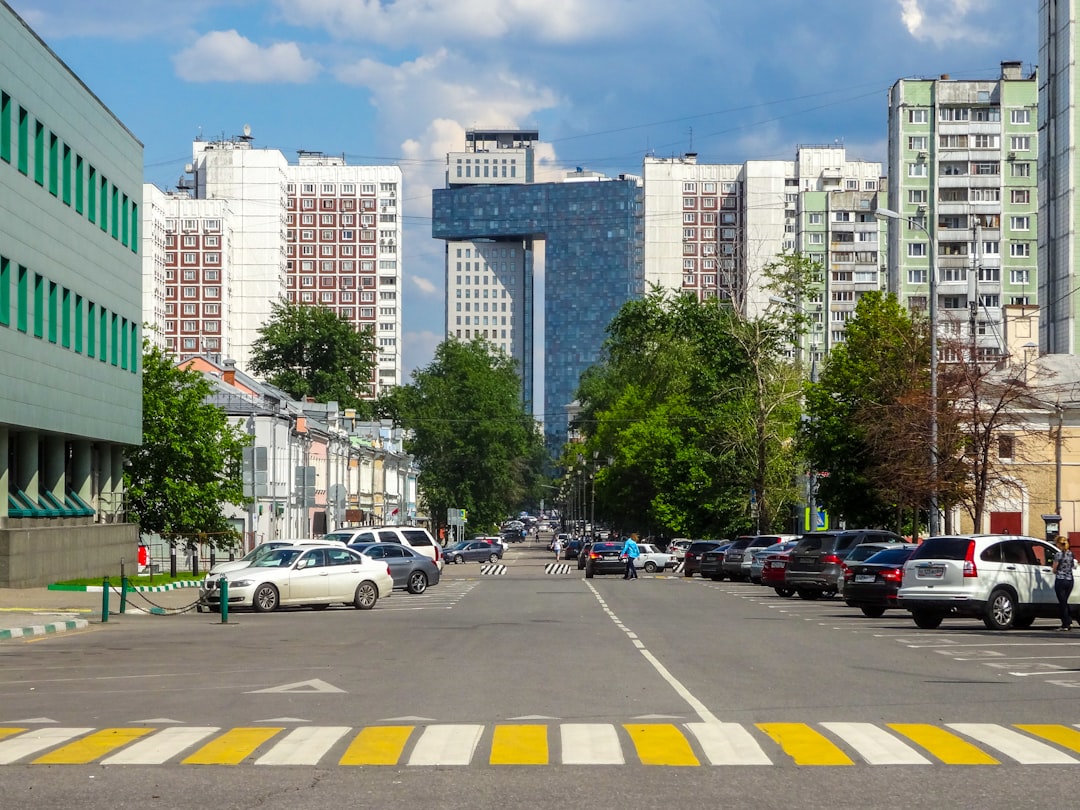 Miejsce parkingowe w bloku - przepisy i regulacje prawne