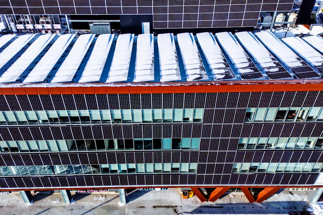 Jak Zmiany w Przepisach Energetycznych 2026 Wpływają na Wartość Nieruchomości: Przewodnik dla Właścicieli i Inwestorów